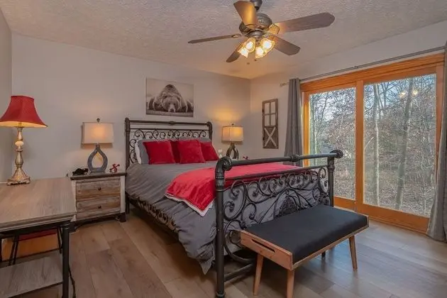 Ev, Birden Çok Yatak, Sıcak Su Havuzu