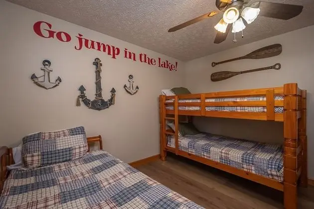 Ev, Birden Çok Yatak, Sıcak Su Havuzu