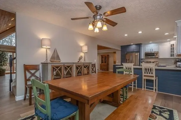 Ev, Birden Çok Yatak, Sıcak Su Havuzu