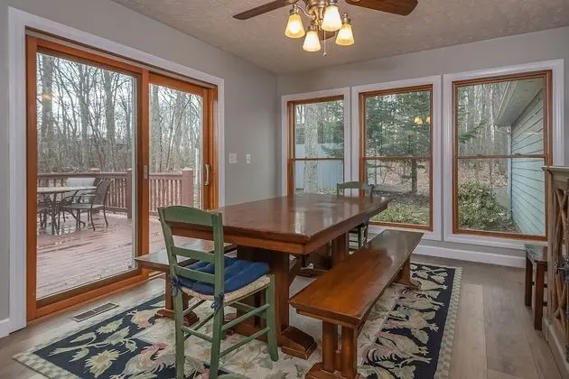 Ev, Birden Çok Yatak, Sıcak Su Havuzu