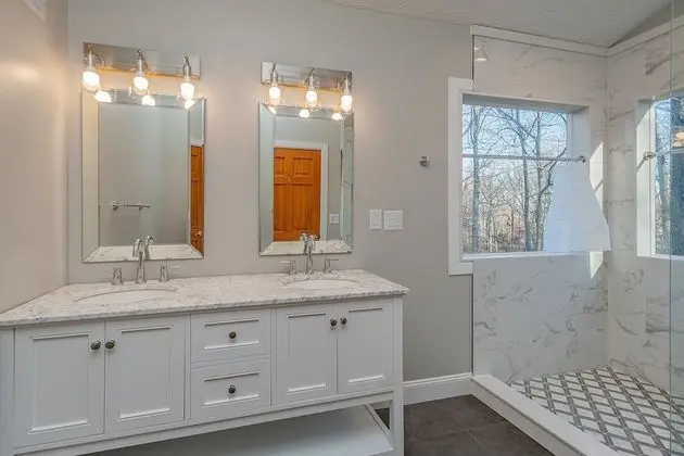 Ev, Birden Çok Yatak, Sıcak Su Havuzu