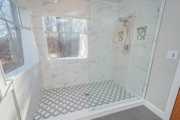 Ev, Birden Çok Yatak, Sıcak Su Havuzu