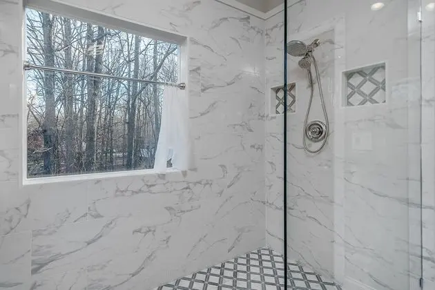 Ev, Birden Çok Yatak, Sıcak Su Havuzu