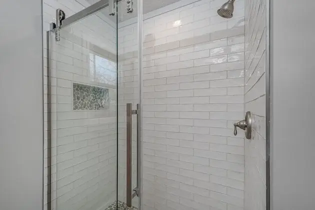 Ev, Birden Çok Yatak, Sıcak Su Havuzu