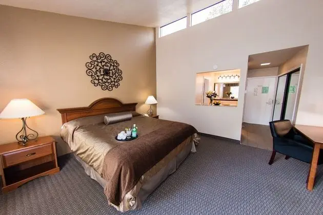 Mobility Accessible, 1 King Bed, Golf View