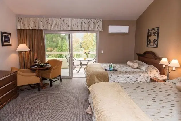 Standard Oda, 2 Büyük (Queen) Boy Yatak, Golf Manzaralı