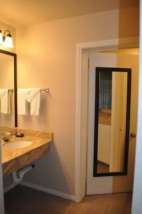 Standard Oda, 2 Büyük (Queen) Boy Yatak, Golf Manzaralı