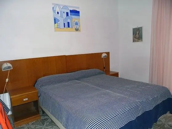 Standard Tek Büyük Yataklı Oda