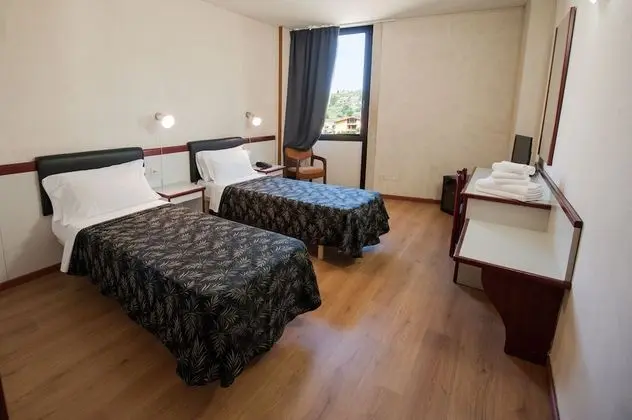 Basic Tek Büyük veya İki Ayrı Yataklı Oda (ala piccola)