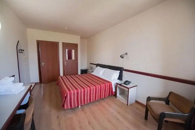 Basic Tek Büyük veya İki Ayrı Yataklı Oda (ala piccola)