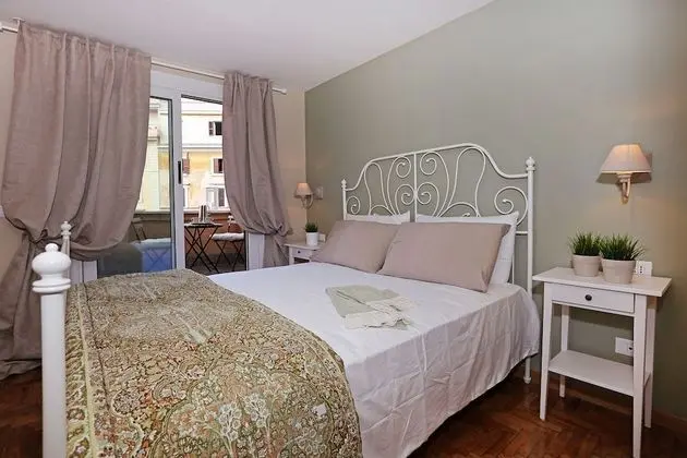 Tek Büyük Yataklı Oda, Balkon