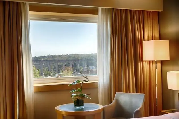 Tek Büyük veya İki Ayrı Yataklı Oda (With Extra Bed)