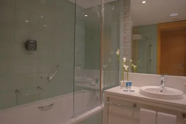 Tek Büyük veya İki Ayrı Yataklı Oda (With Extra Bed)