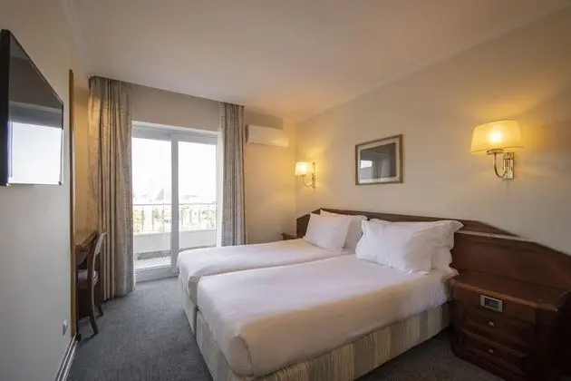 Tek Büyük veya İki Ayrı Yataklı Oda, Balkon