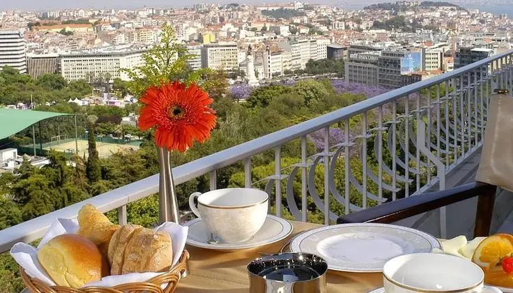 Tek Büyük veya İki Ayrı Yataklı Oda, Balkon