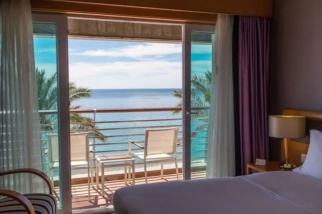 Tek Büyük veya İki Ayrı Yataklı Oda, Deniz Manzaralı