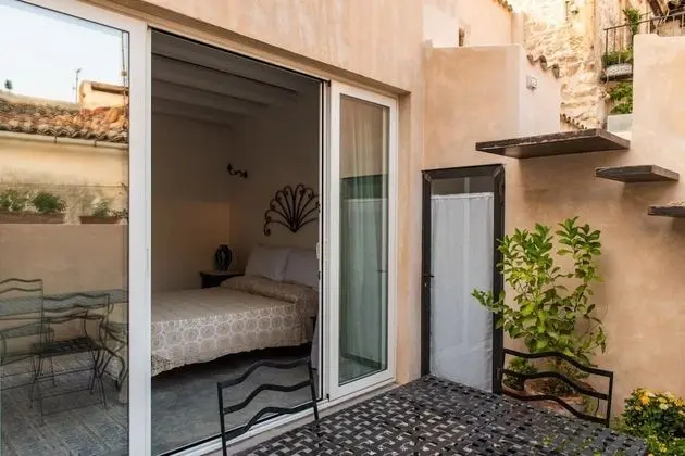 Basic Tek Büyük Yataklı Oda (Guglielmino, letto alla francese)