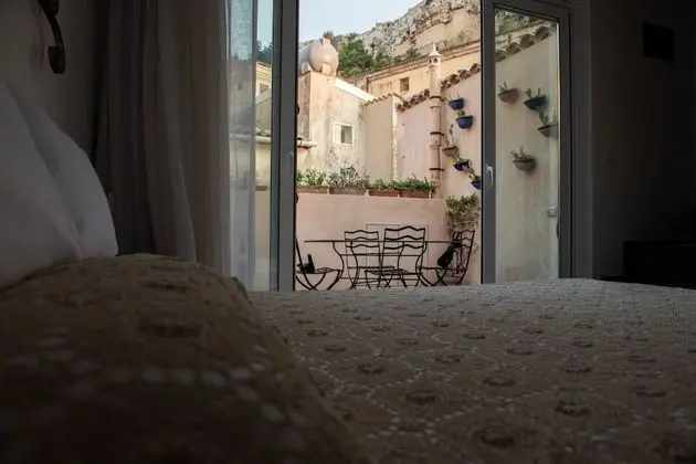 Basic Tek Büyük Yataklı Oda (Guglielmino, letto alla francese)