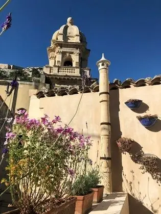 Basic Tek Büyük Yataklı Oda (Guglielmino, letto alla francese)