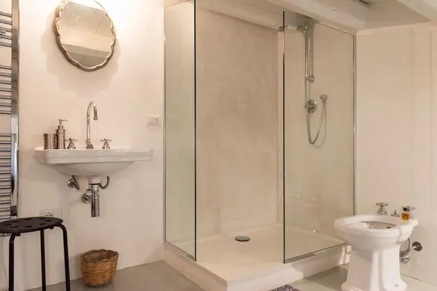 Basic Tek Büyük Yataklı Oda (Guglielmino, letto alla francese)