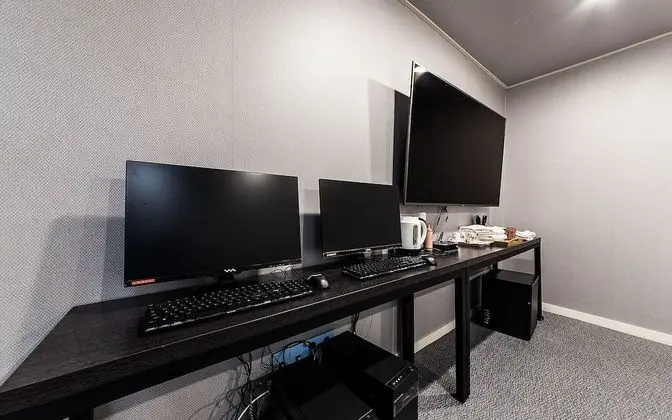 Oda (Deluxe (65-inch TV))