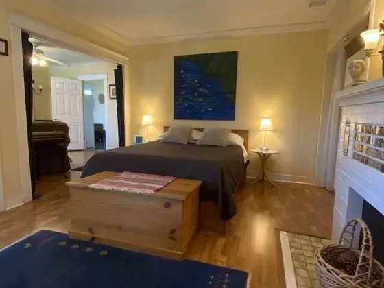 Deluxe Tek Büyük Yataklı Oda, Banyolu/Duşlu (Sanborn House Guest Suite)