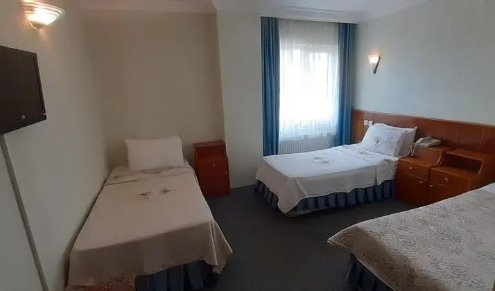 3 Tek Yataklı Kara Manzaralı Oda