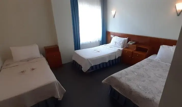 3 Tek Yataklı Kara Manzaralı Oda