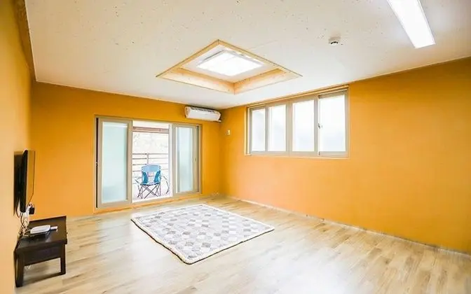 Oda (Ocher Room 201)