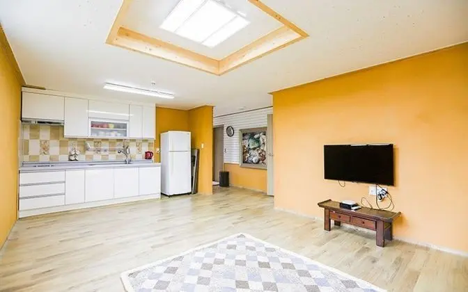 Oda (Ocher Room 201)