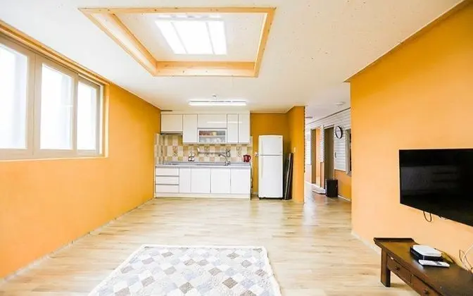 Oda (Ocher Room 201)