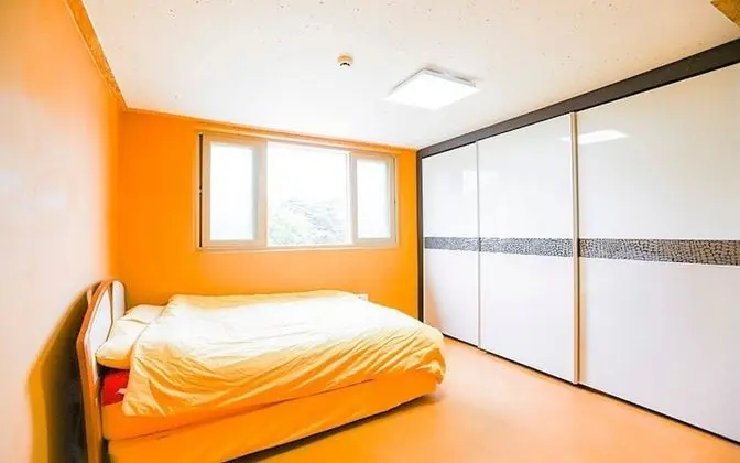 Oda (Ocher Room 201)