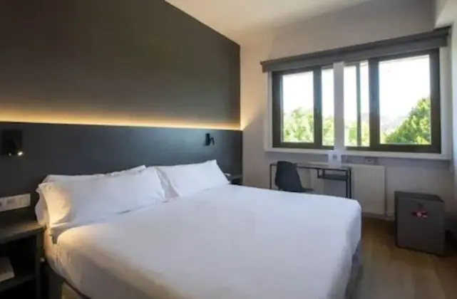 Business Büyük Yataklı Tek Kişilik Oda