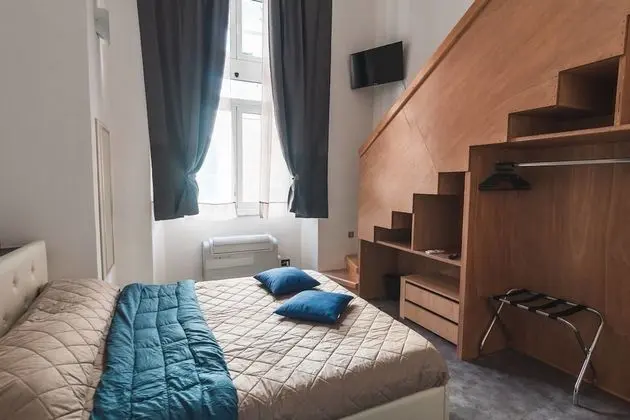 Deluxe Tek Büyük Yataklı Oda (Cloe)