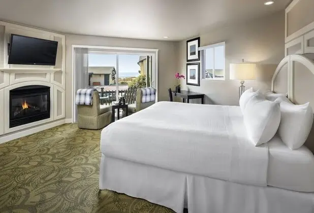 Deluxe Room, 1 King Bed, Coastal View