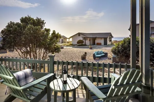 Deluxe Room, 1 King Bed, Coastal View