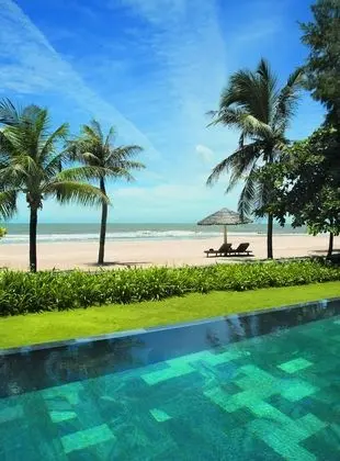 Premium Beachfront Pool Residence