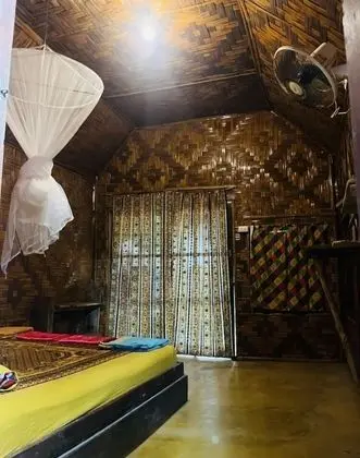 Bungalow with Fan and Partial Sea View