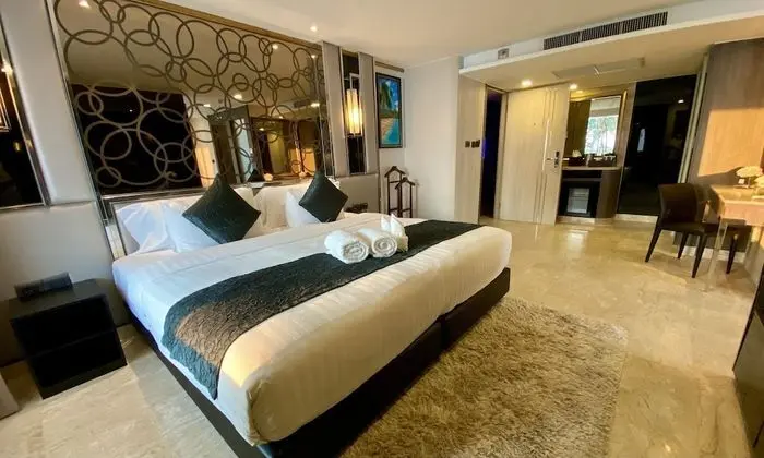 One-Bedroom Ocean View Suite