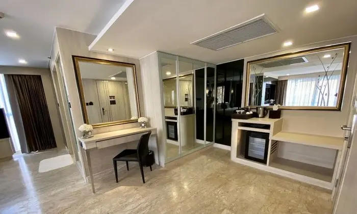 One-Bedroom Ocean View Suite