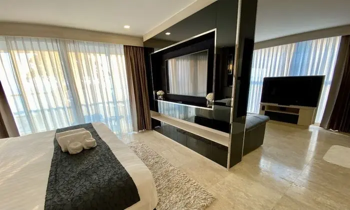 One-Bedroom Ocean View Suite