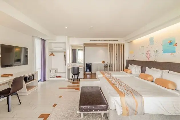 Deluxe Corner Room