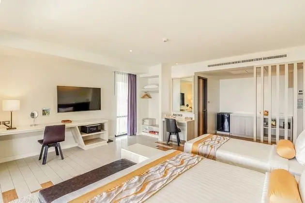 Deluxe Corner Room