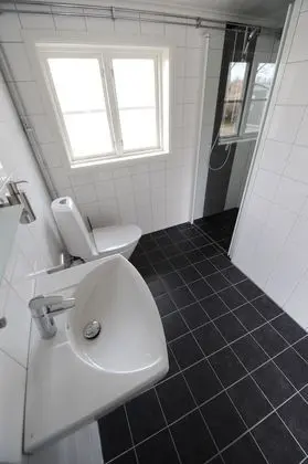 Üç Kişilik Oda, Ortak Banyo