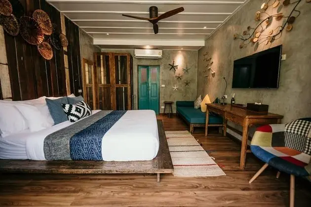 Deluxe Tek Büyük Yataklı Oda, Havuz Kullanımı, Bahçe Manzaralı