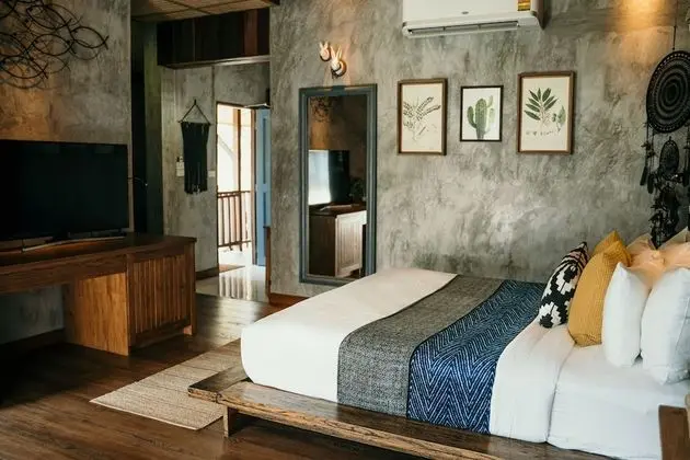 Junior Suite, Pool & Partial Sea view