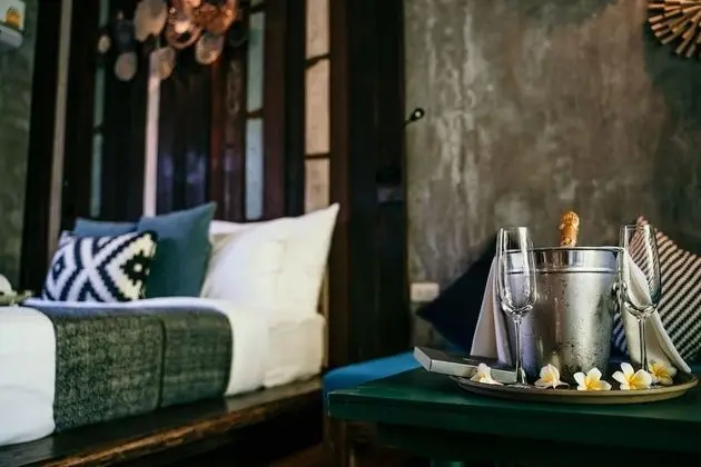 Junior Suite, Pool & Partial Sea view