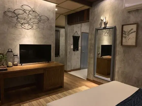 Junior Suite, Pool & Partial Sea view
