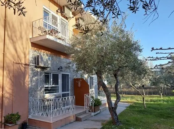 Stüdyo, Bahçe Manzaralı