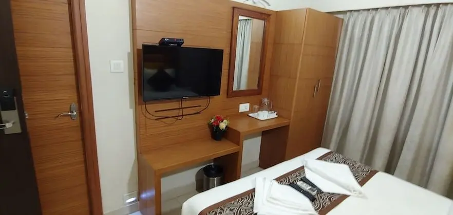 Deluxe Tek Büyük Yataklı Oda, 1 Çift Kişilik Yatak, Sigara İçilebilir